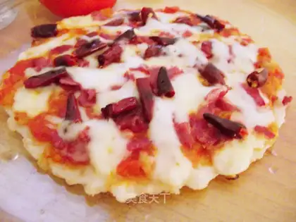 Cheese-bacon pizza
