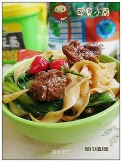 Spareribs noodles with tomato sauce