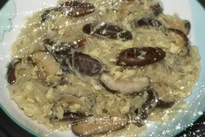 Stewed eggs with mushrooms and vermicelli
