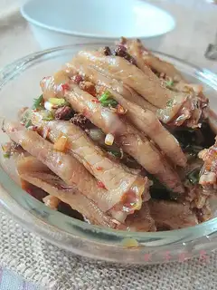 Duck webs with cold salad