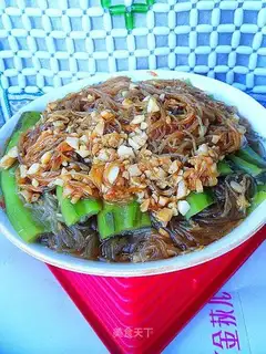 Steamed loofah with garlic vermicelli