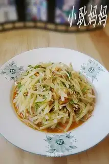Shredded potatoes with salad