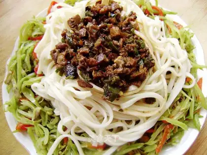 Double-shredded noodles with bean paste