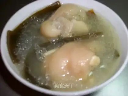 Stewed pig's feet with seaweed