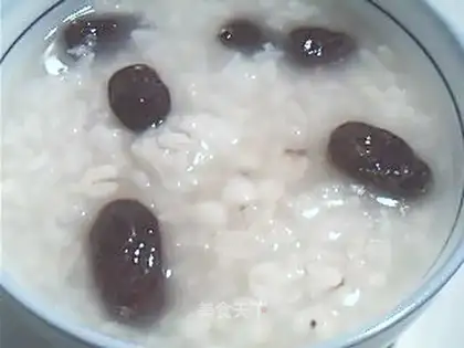 Coix rice and red dates porridge