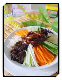 Shredded pork noodles with Beijing sauce