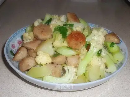 stir-fried cauliflower with mushroom meatballs