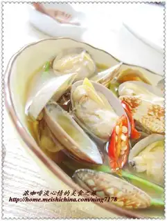 Clam soup with bean paste