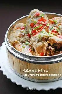 Steamed catfish with chopped pepper powder