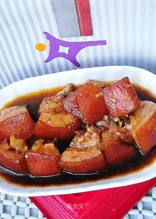 Braised pork with tomato sauce