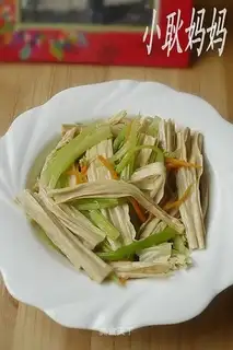 Celery mixed with tofu