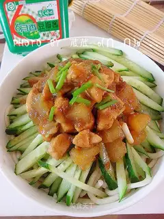 Bean jelly noodles with bean paste