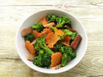 Slurry carrots and fried eggs