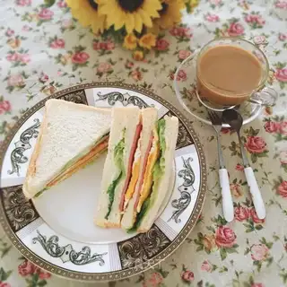 Egg ham sandwich