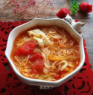 Tomato noodle soup
