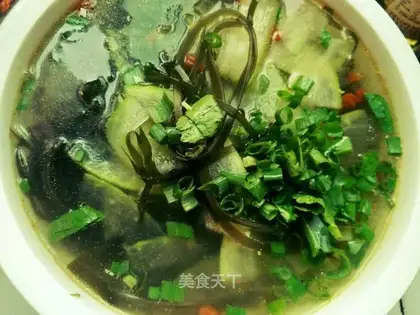 Poonmelon seaweed soup