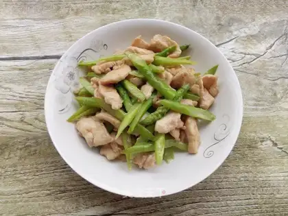 Cream chicken chest