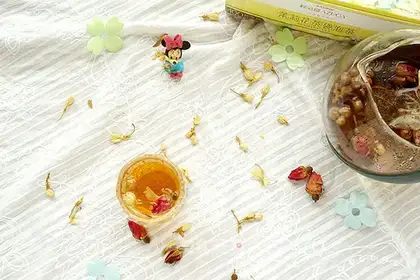 Three flowers of tea