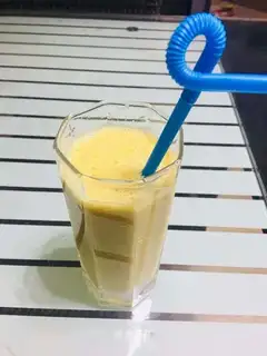 Banana walnut shake