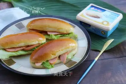 Sweet, hot dog bread