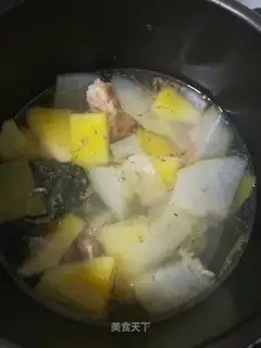 Pumpkin-bone soup