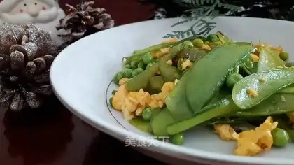 Peas fried eggs