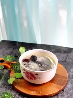 Silver-eared rooster soup