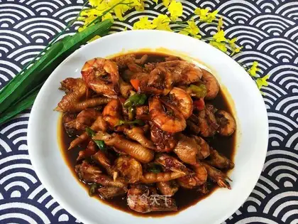 ♪ Roach shrimp roasts the claws ♪