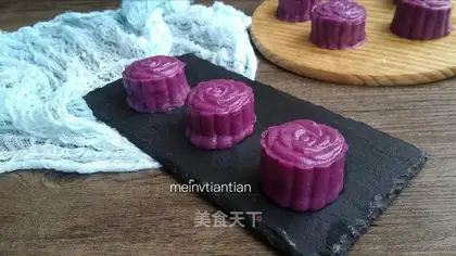 The potato coconut moon cake