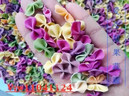 Baby's handmade fruit and vegetable noodles