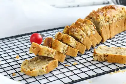 Banana walnut cake