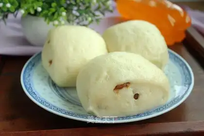 Cinnamon Blade Cut the buns
