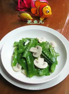Mushroom fried Dutch beans