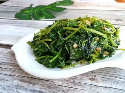 Garlic potato leaves