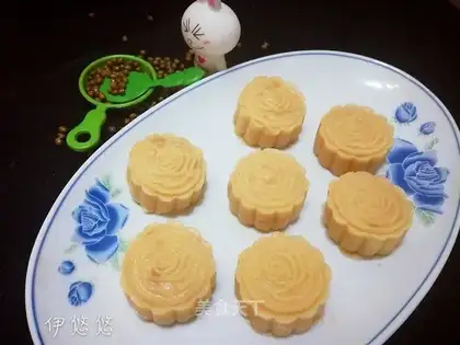 Green bean cake
