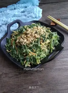 Garlic celery leaves