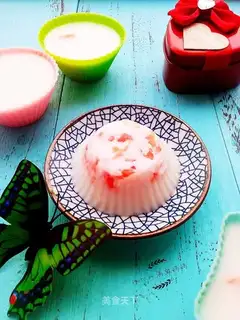 The red grapefruit milk freeze