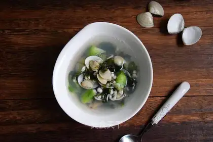 Cream shrimp, white melon soup