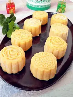 Bean-sand pumpkin ice-skin mooncake