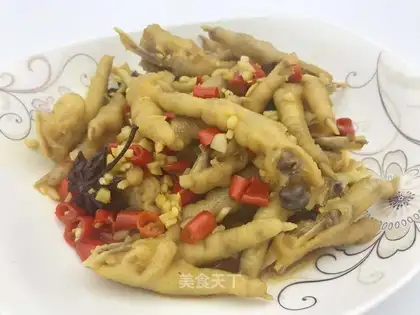 A beer with chicken claws