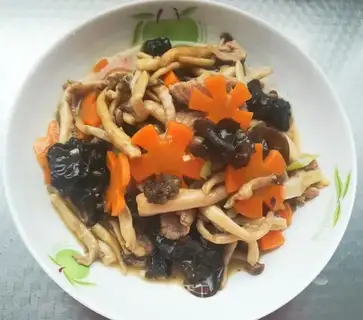 Crab mushrooms and fried meat