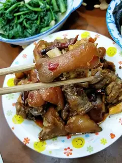 Spicy pig hands