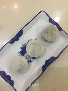 Red bean sapphire mooncake