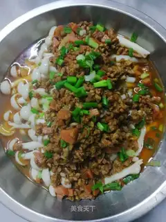The meat and the white mushrooms