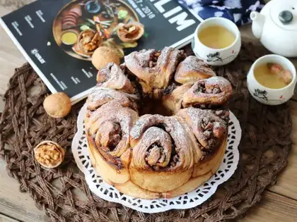 Red sugar cinnamon pecan hand tore bread