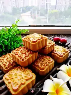 Rose Bean Sand Mooncake