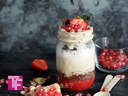 Cracker strawberry milkshake