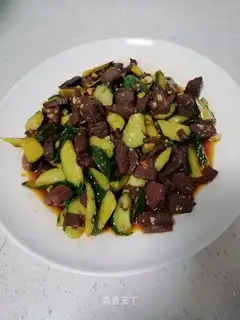 A cucumber with duck blood