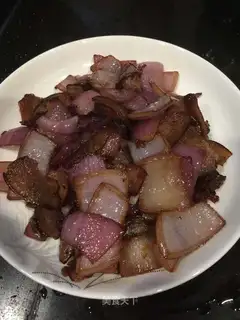 Onion fried meat