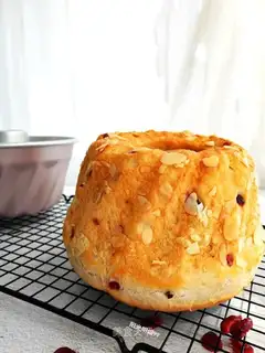 Goo-goo-Hoff cranberry bread